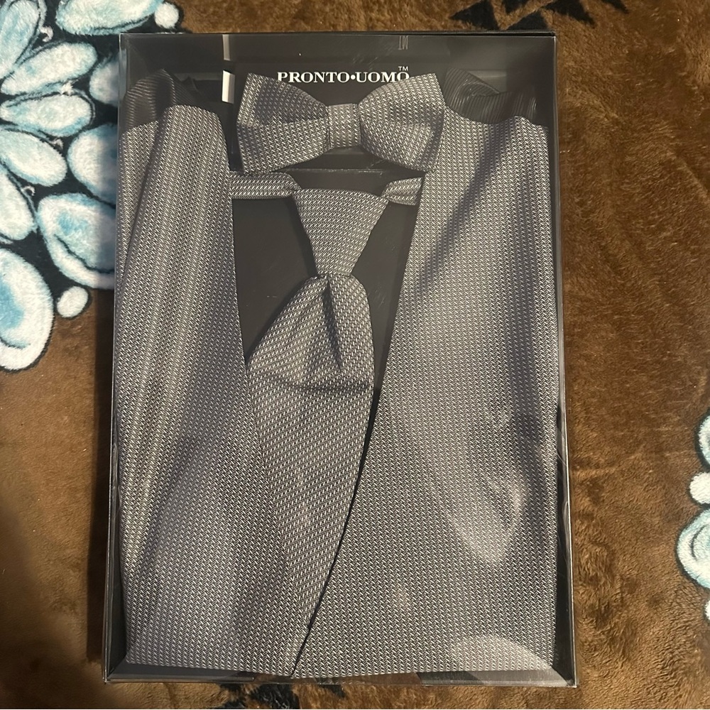 Pronto Uomo Black and Gray Tuxedo Set Size Large